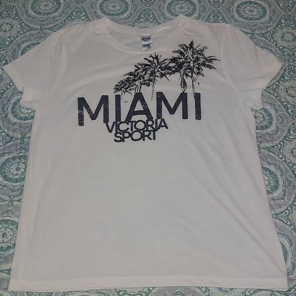 Victoria Sport Tops - Victoria Sport tee shirt